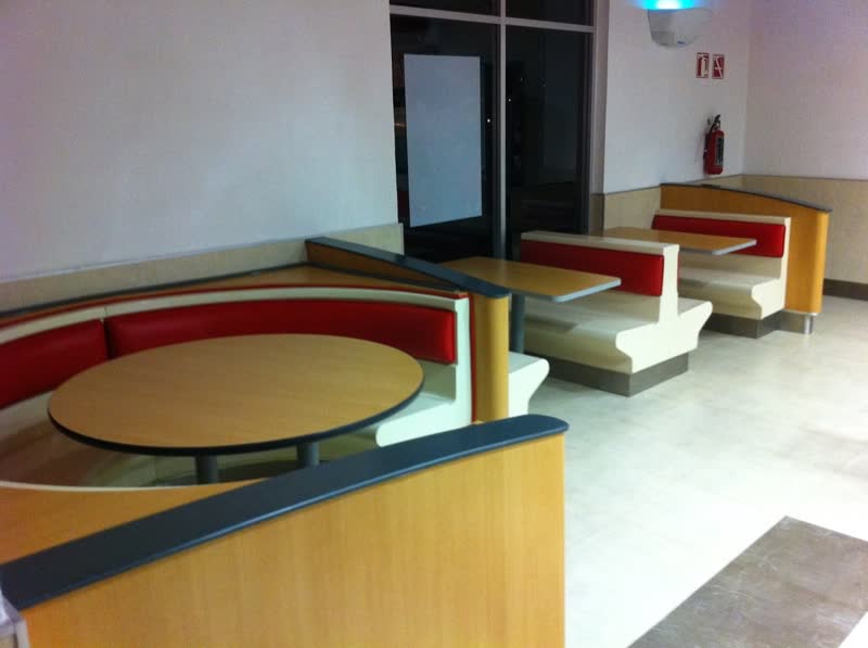 Gabinetes y mesas de restaurante