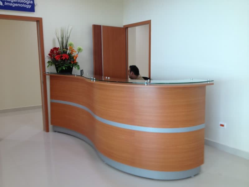 Recepción curva de madera en imagenología